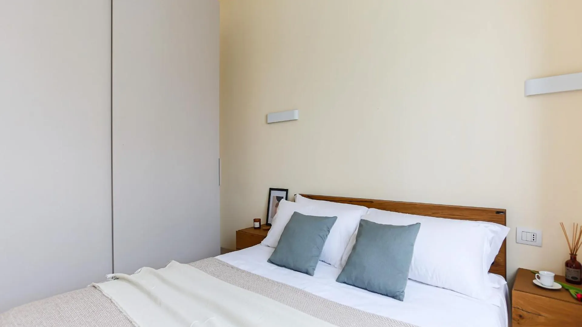 The Best Rent - Bright One-Bedroom Apartment In Corso Vittorio Emanuele II Milán