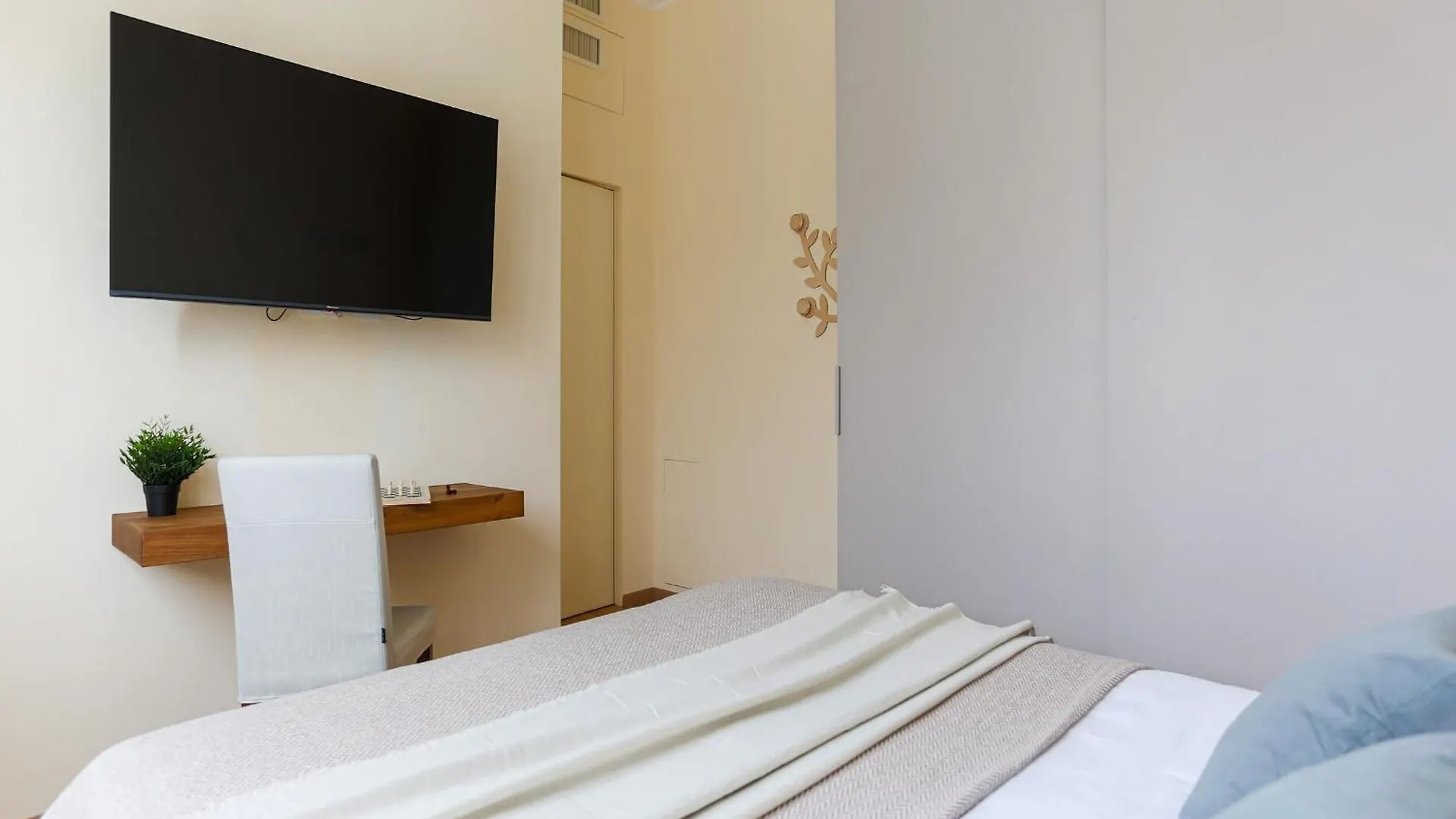 The Best Rent - Bright One-Bedroom Apartment In Corso Vittorio Emanuele II Milán Itálie
